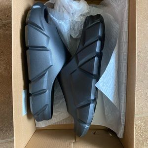 Steve Madden Charged Blk pool slides #bnwt